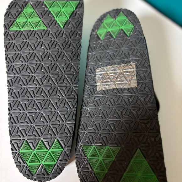 Saguaro Black Buckle Slide Sandals - Picture 4 of 4